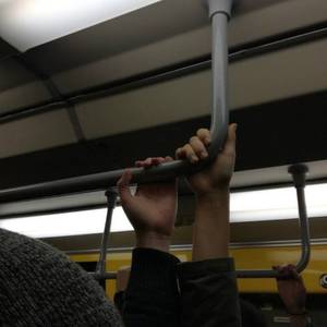 用姐姐的脚帮我射精
